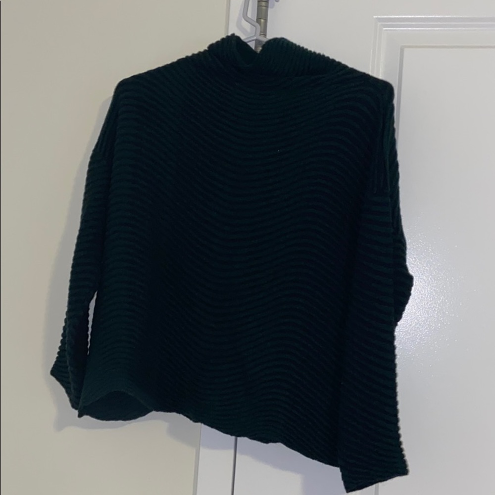 🔥Green Turtle Neck Crop Top🔥 - Picture 4 of 6